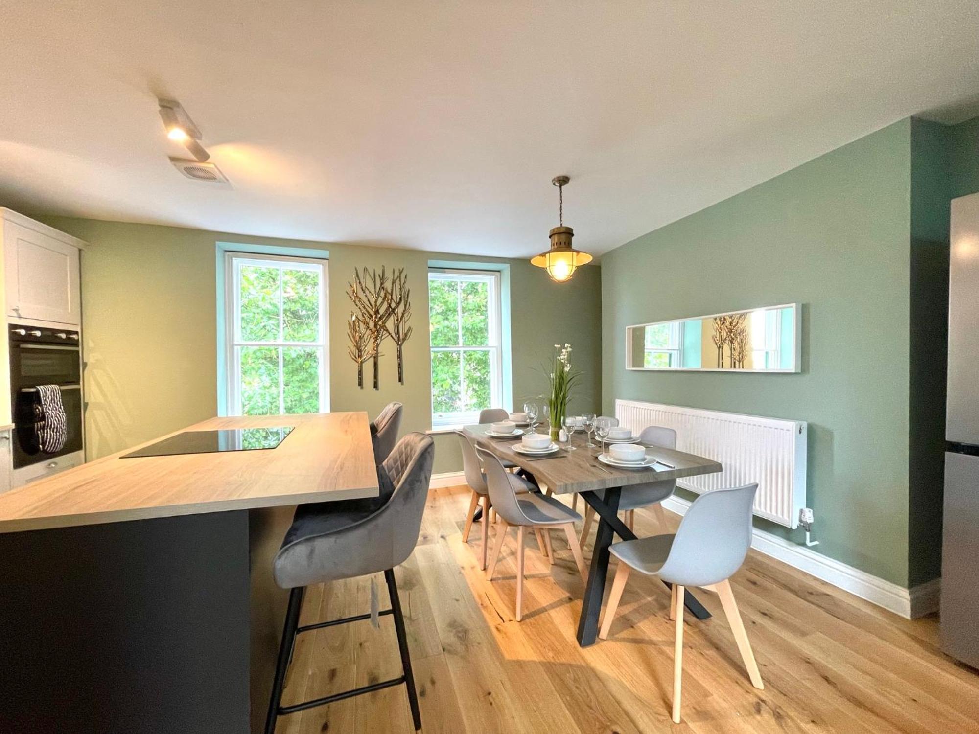 2 Bedroom Apartments Stopoverz Bristol Exterior photo
