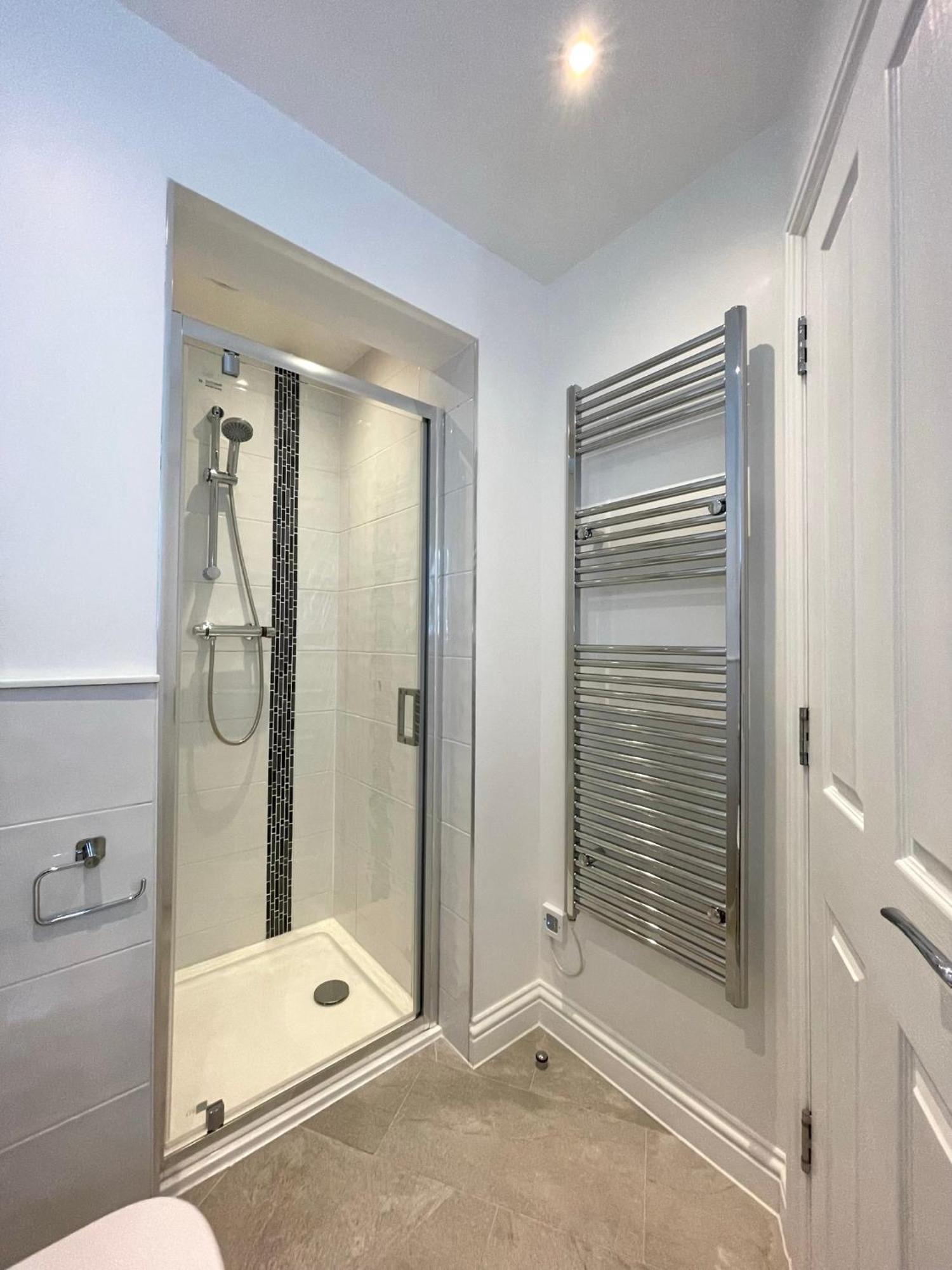 2 Bedroom Apartments Stopoverz Bristol Exterior photo
