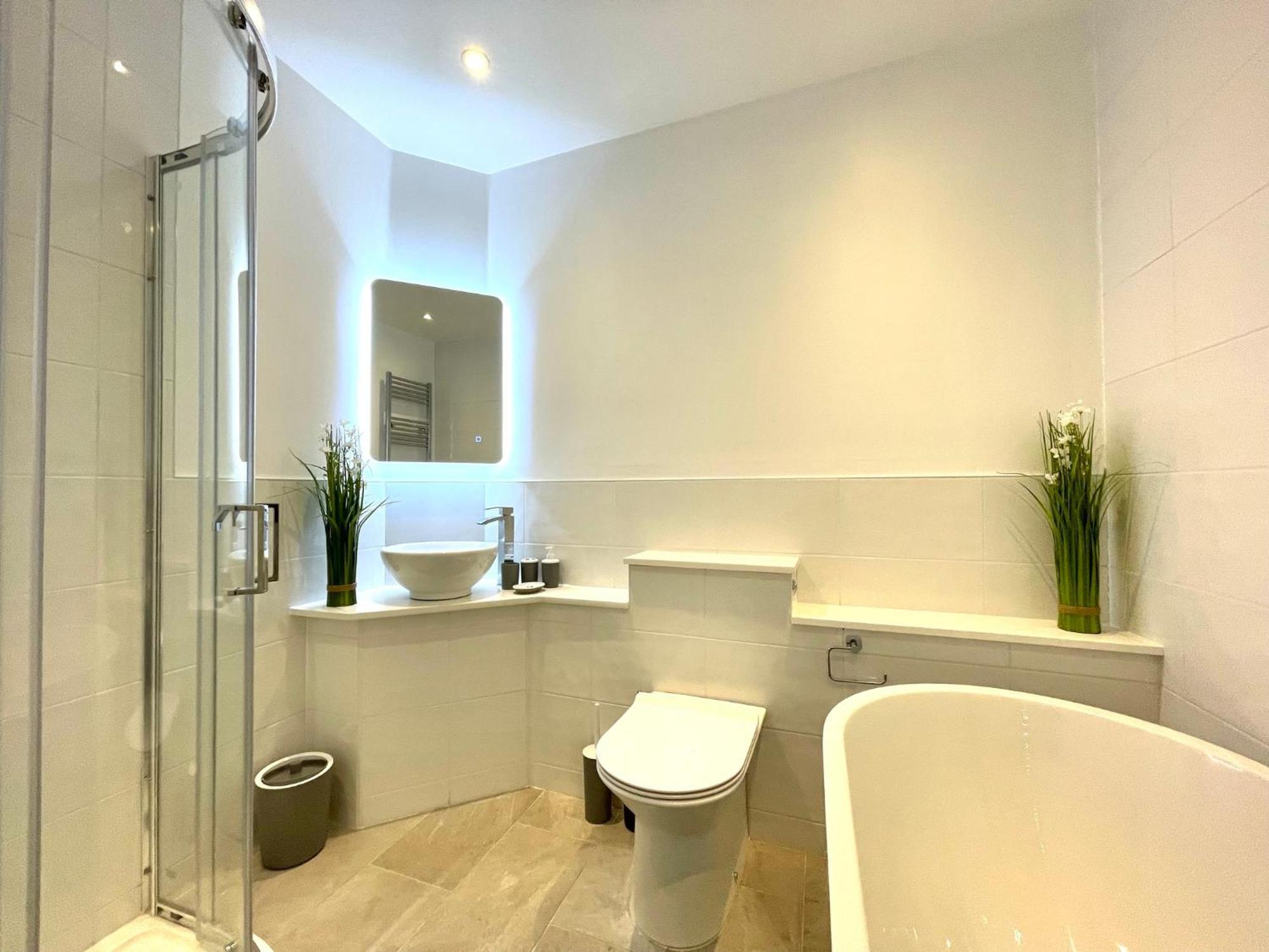 2 Bedroom Apartments Stopoverz Bristol Exterior photo