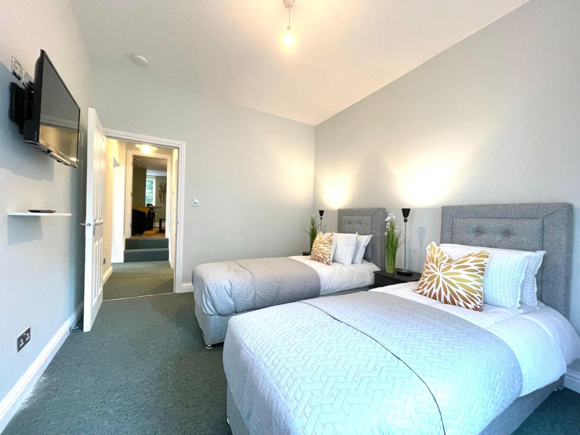 2 Bedroom Apartments Stopoverz Bristol Exterior photo