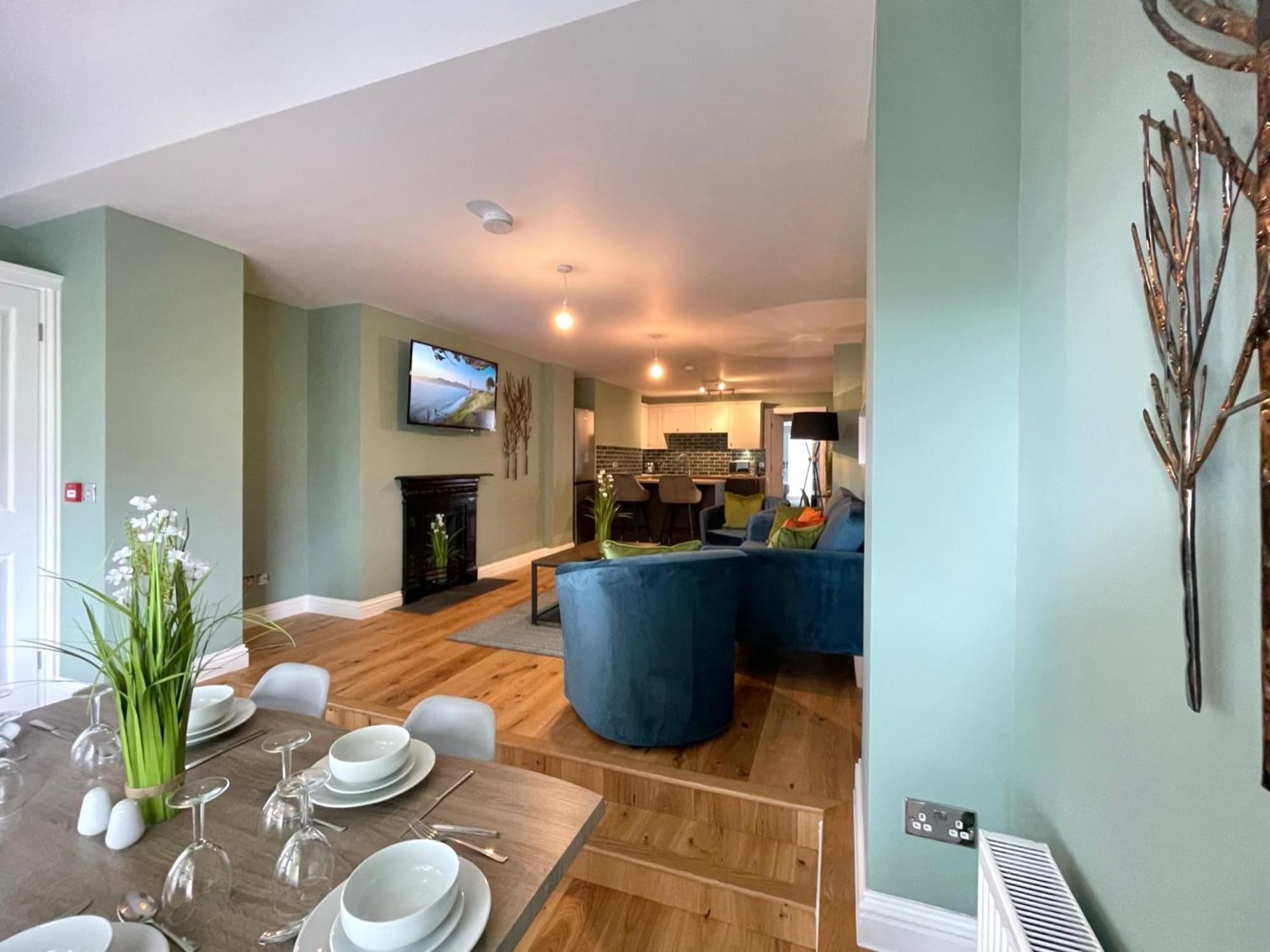 2 Bedroom Apartments Stopoverz Bristol Exterior photo