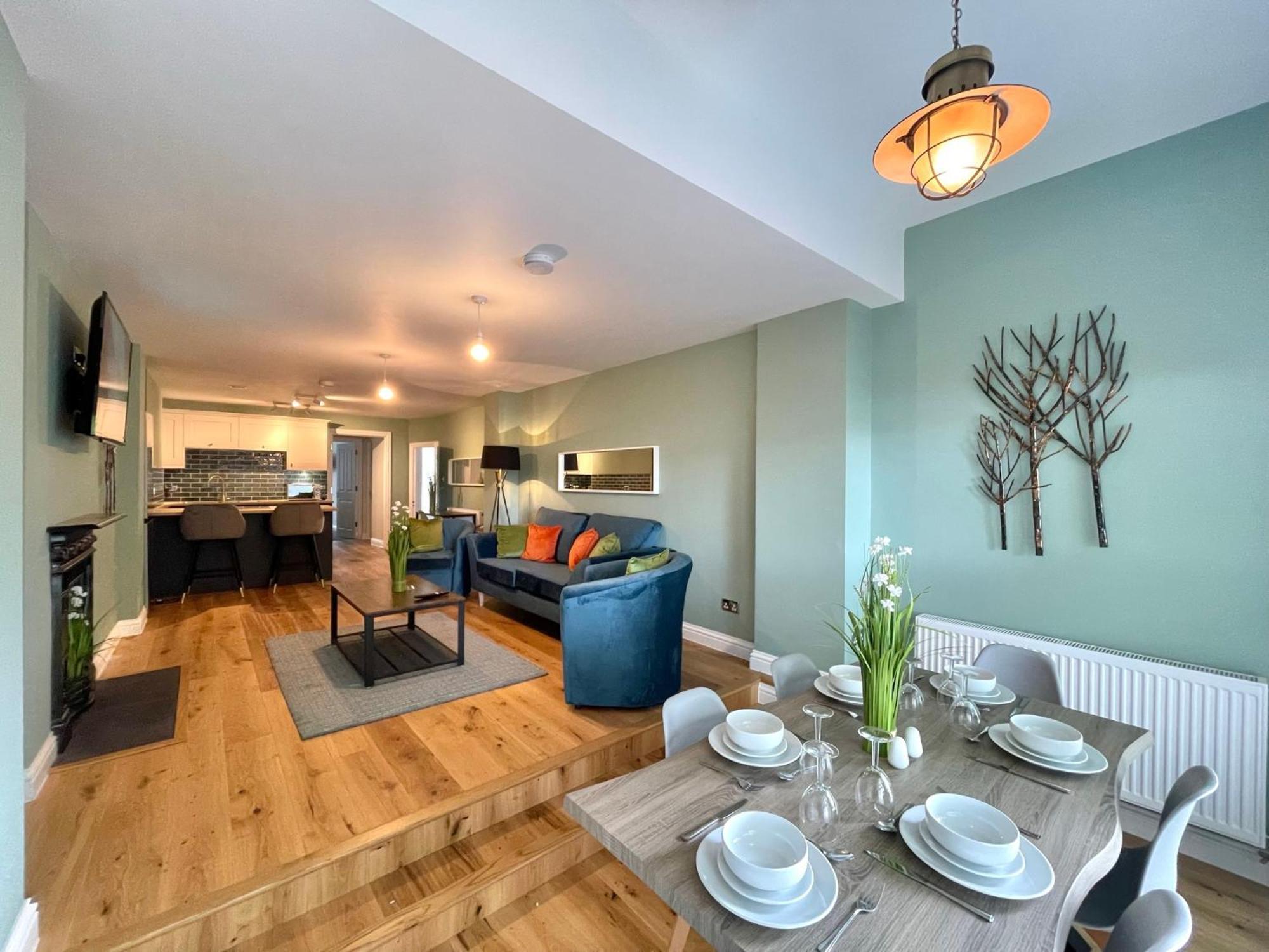 2 Bedroom Apartments Stopoverz Bristol Exterior photo