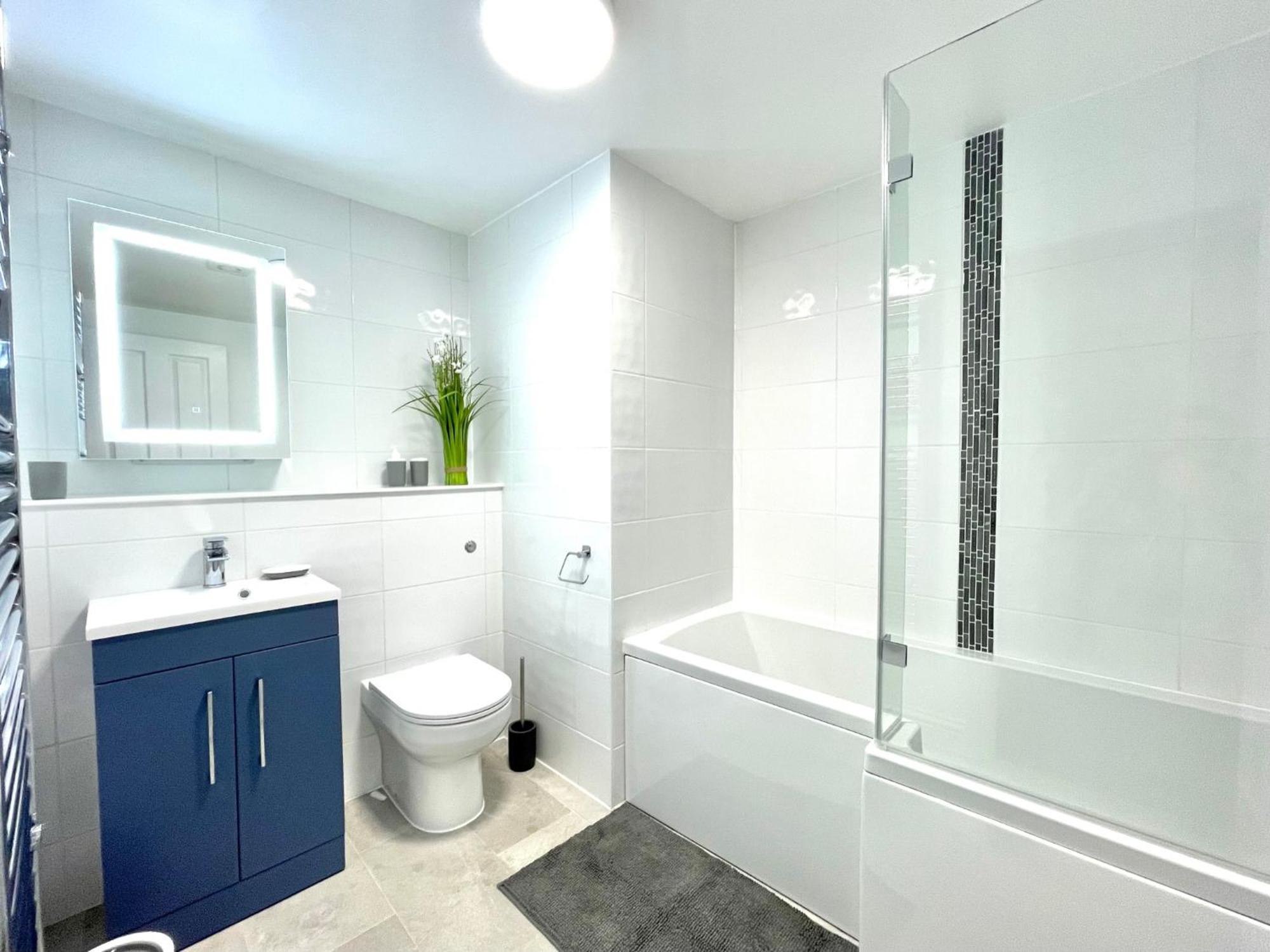 2 Bedroom Apartments Stopoverz Bristol Exterior photo