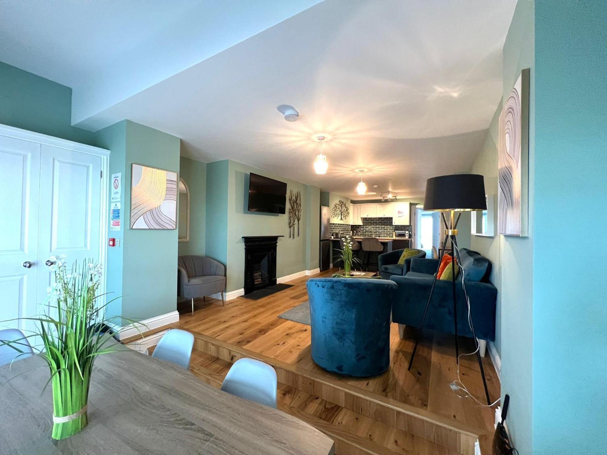 2 Bedroom Apartments Stopoverz Bristol Exterior photo