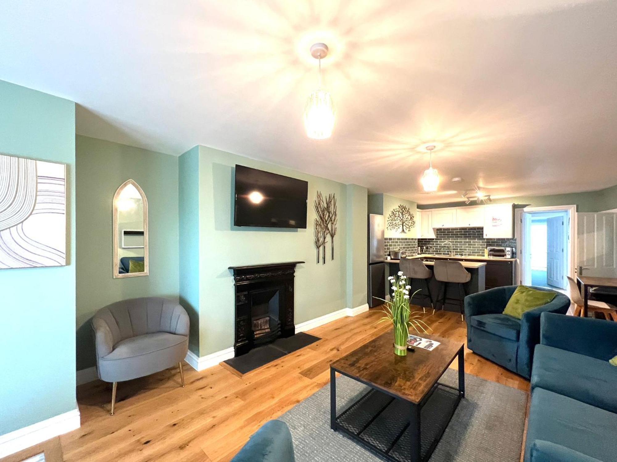 2 Bedroom Apartments Stopoverz Bristol Exterior photo